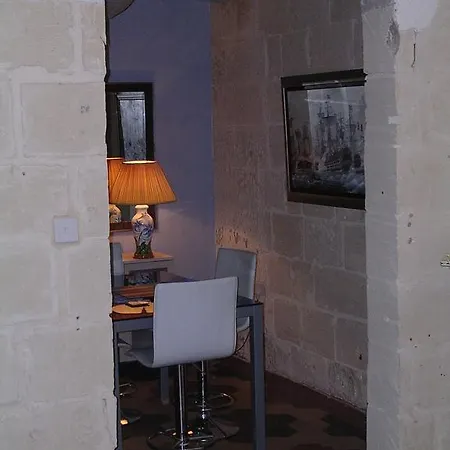 V. B. * Valletta